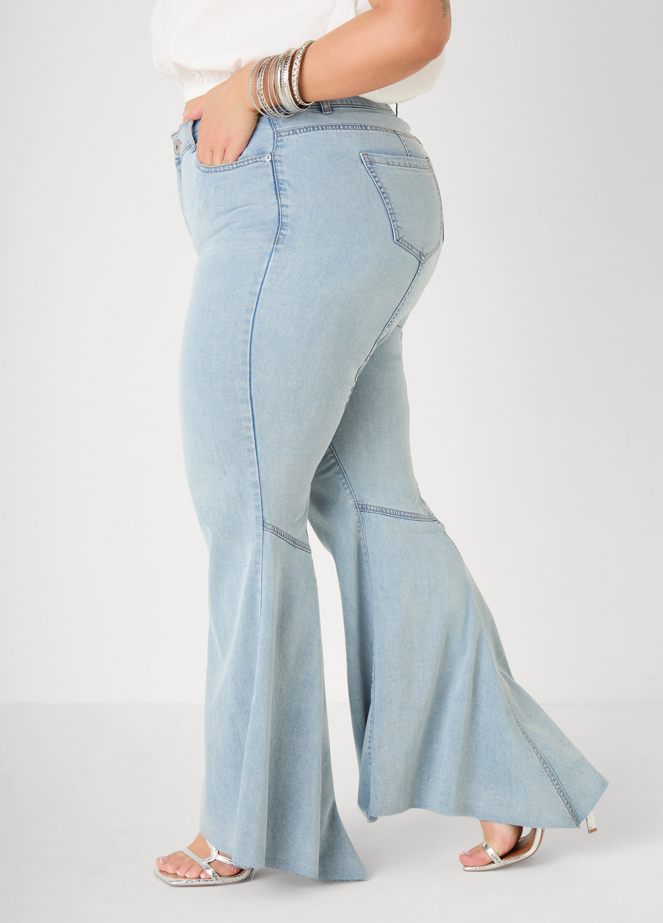 Seam Detailed Flared Jeans